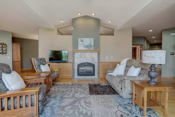 6472 Harvest Moon Ct, Waunakee, WI 53597