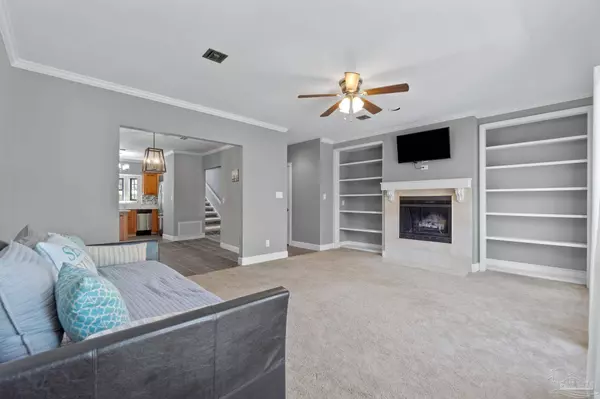 120 Baybridge Dr, Gulf Breeze, FL 32561