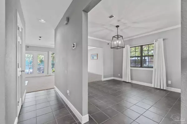 120 Baybridge Dr, Gulf Breeze, FL 32561