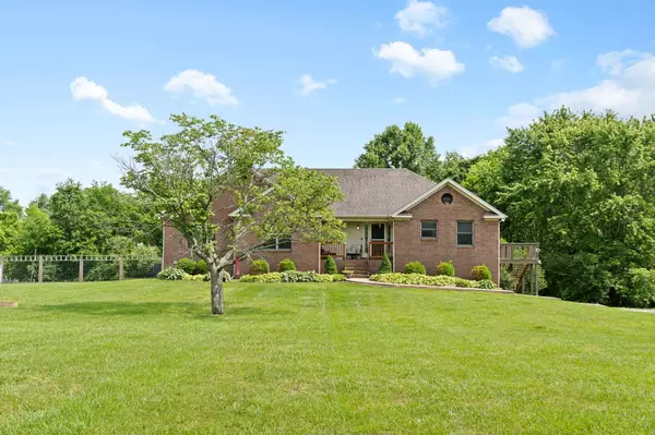 97 Camelot Dr, Cadiz, KY 42211