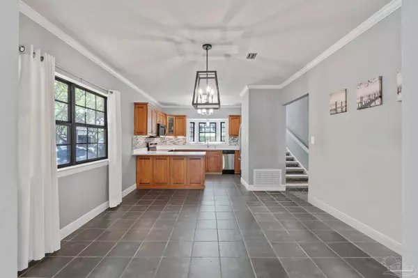 120 Baybridge Dr, Gulf Breeze, FL 32561