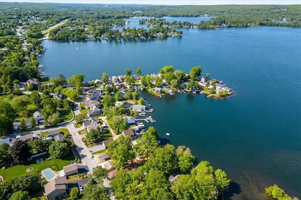 11 Point Pleasant Ave, Webster, MA 01570