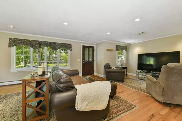 44 Hopkins Dr, Whitman, MA 02382