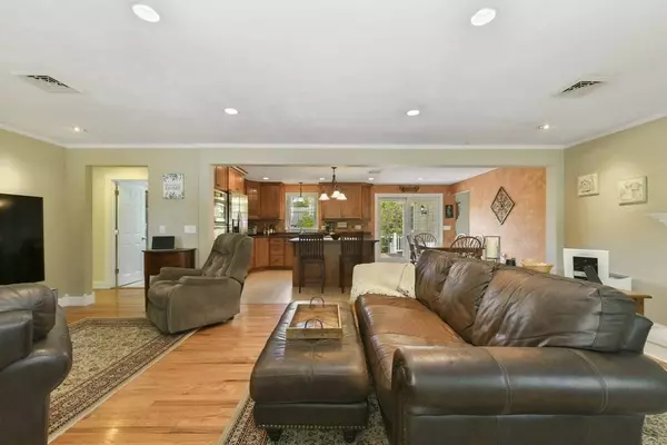 44 Hopkins Dr, Whitman, MA 02382