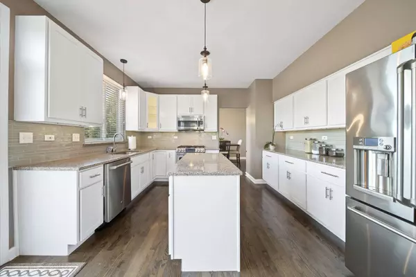 916 Concord Circle, Mundelein, IL 60060