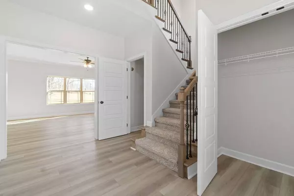 1726 Oak Forest Dr, Clarksville, TN 37043