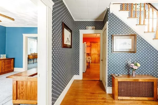 5 Swain Pl, Wakefield, MA 01880