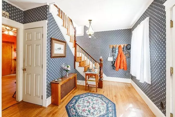 5 Swain Pl, Wakefield, MA 01880