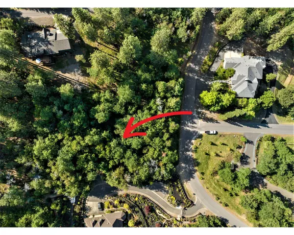 220 Surrey Dr, Jacksonville, OR 97530