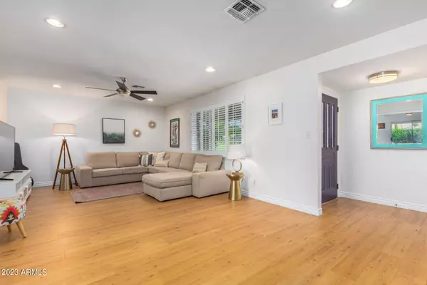 8307 E MEADOWBROOK Avenue, Scottsdale, AZ 85251