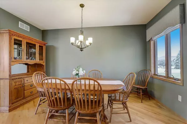 6472 Harvest Moon Ct, Waunakee, WI 53597