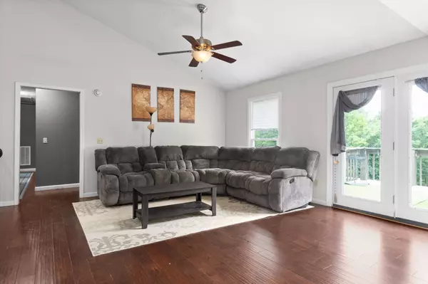 97 Camelot Dr, Cadiz, KY 42211