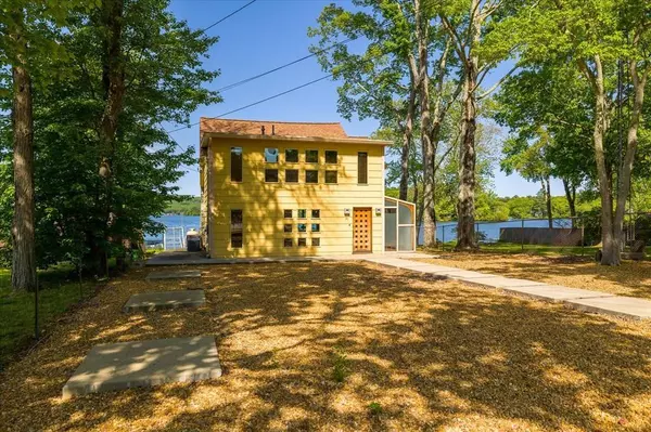 11 Point Pleasant Ave, Webster, MA 01570