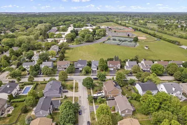 916 Concord Circle, Mundelein, IL 60060