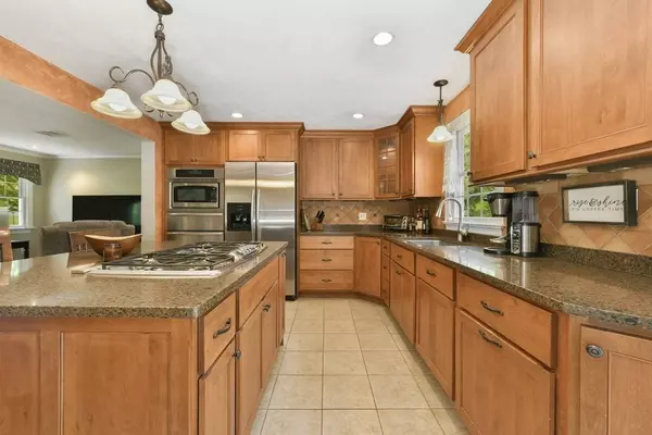 44 Hopkins Dr, Whitman, MA 02382