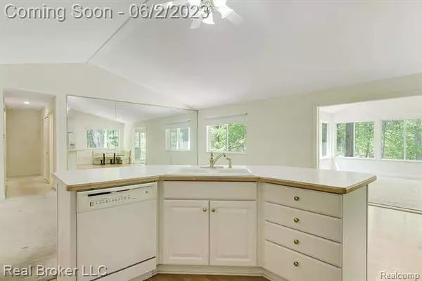 1303 BRADY Avenue, Burton, MI 48529