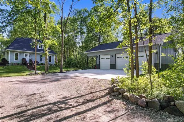 7046 Armstrong Road, Howell, MI 48855