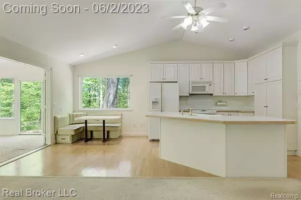 1303 BRADY Avenue, Burton, MI 48529