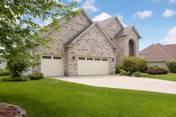 8902 177th ST W, Lakeville, MN 55044