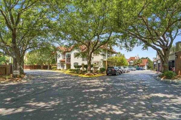 120 Baybridge Dr, Gulf Breeze, FL 32561