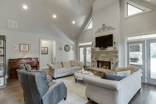 1091 Sterling Lake DR, Jefferson, GA 30549