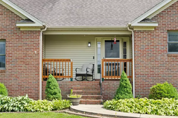 97 Camelot Dr, Cadiz, KY 42211