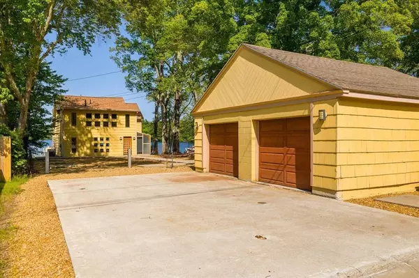 11 Point Pleasant Ave, Webster, MA 01570