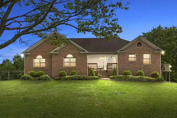 97 Camelot Dr, Cadiz, KY 42211