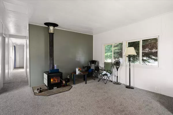 35717 N Spotted Rd, Clayton, WA 99110