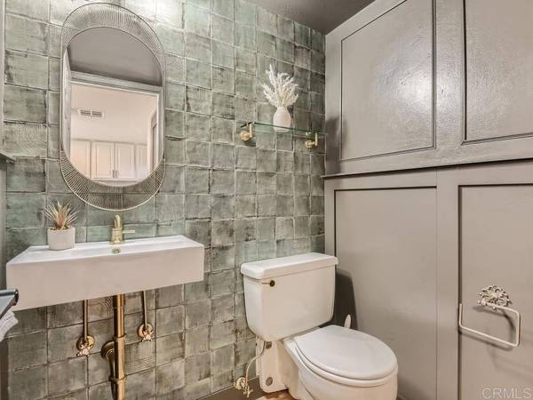 2349 Altisma WAY #B, Carlsbad, CA 92009