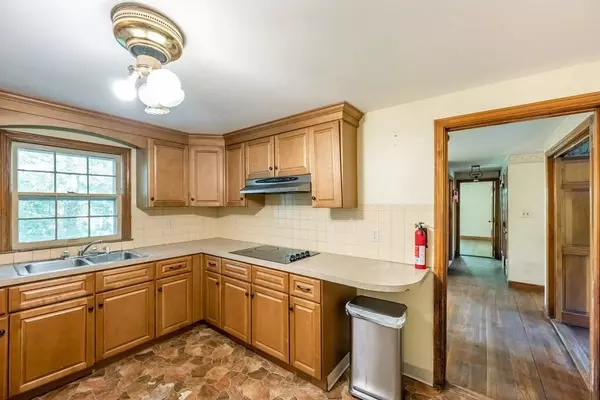 345 Salem St, Andover, MA 01810