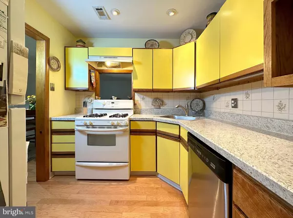 905 MEADOWVIEW LN #905, Mont Clare, PA 19453