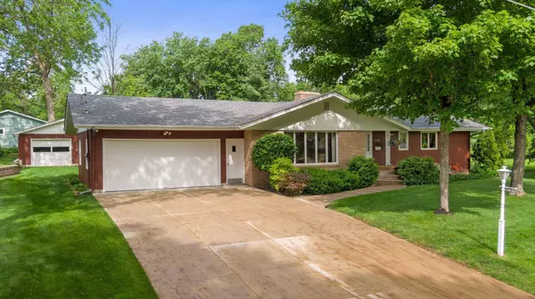 1318 3rd AVE S, Stillwater, MN 55082