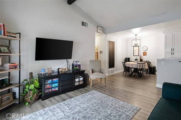 27664 Haskell Canyon RD #K, Saugus, CA 91350