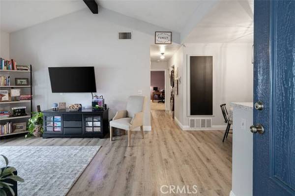 27664 Haskell Canyon RD #K, Saugus, CA 91350