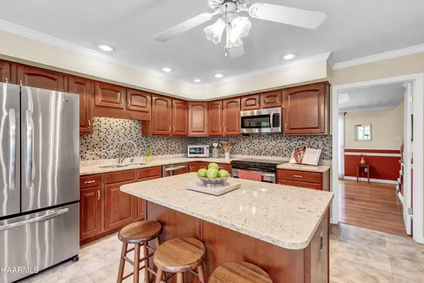 10655 Forest Crest Rd, Knoxville, TN 37922