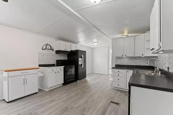 5615 E Oregon Rd, Elk, WA 99009