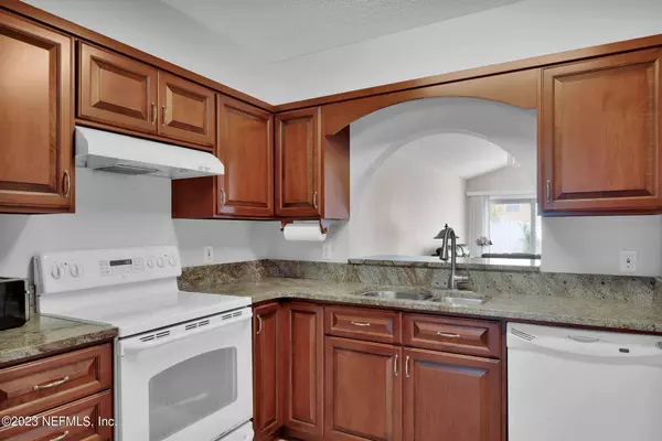 11139 CAROLINE CREST DR, Jacksonville, FL 32225