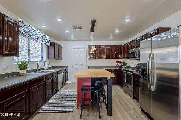 3490 S CONESTOGA Road, Apache Junction, AZ 85119