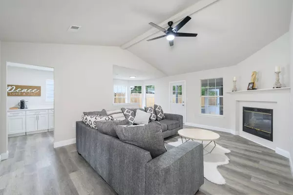 1053 Emerald Lane, Fort Walton Beach, FL 32547