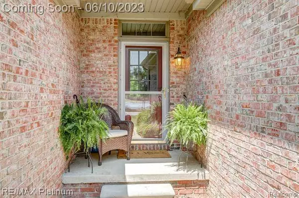 231 SISU KNOLL Drive, Brighton, MI 48116