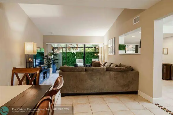 8705 Cleary Blvd  #8705, Plantation, FL 33324