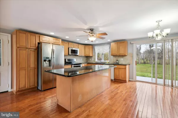 2756 LENHART RD, Colmar, PA 18915