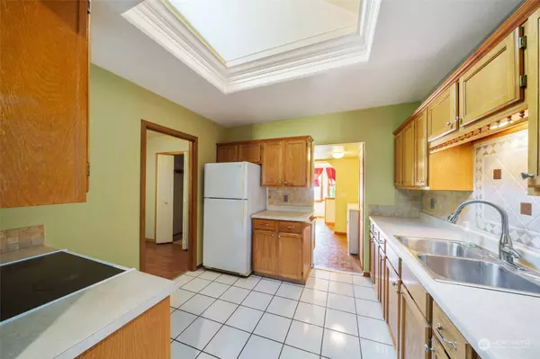 3525 S Wilkeson ST, Tacoma, WA 98418