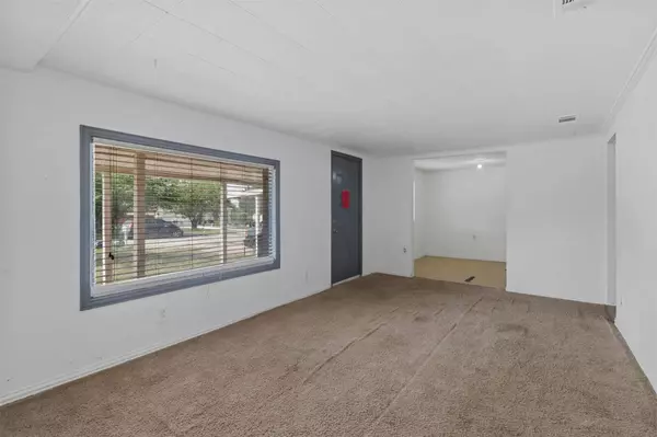 5202 Flagstone Drive, Fort Worth, TX 76114