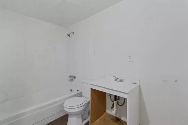 5202 Flagstone Drive, Fort Worth, TX 76114