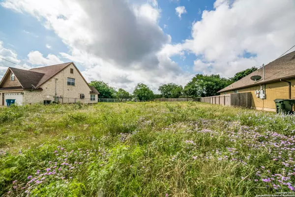 8512 BLUFFSIDE BLVD, San Antonio, TX 78154