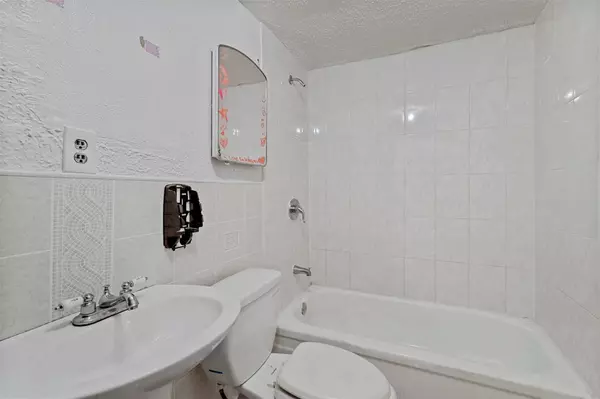 5202 Flagstone Drive, Fort Worth, TX 76114