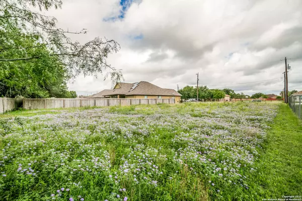 8512 BLUFFSIDE BLVD, San Antonio, TX 78154