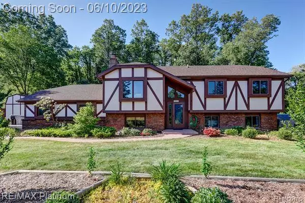 5254 NAVAJO Trail, Pinckney, MI 48169